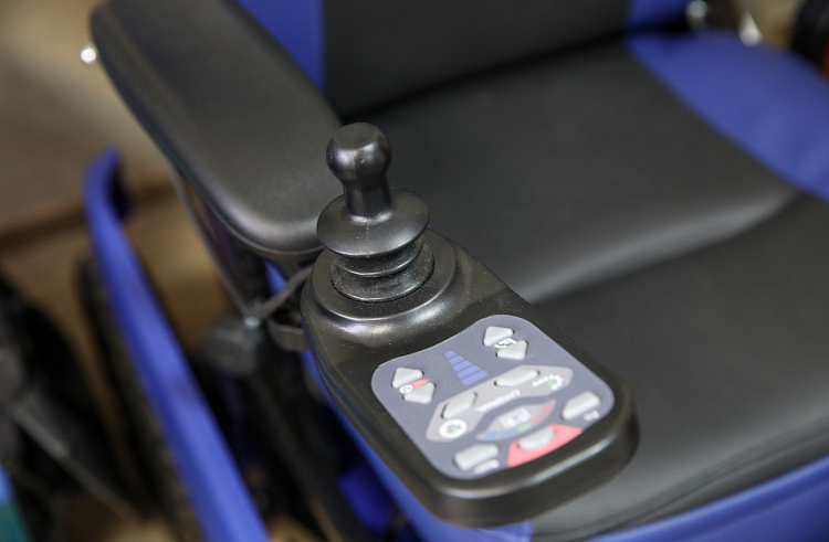 Размер компенсации за приобретение кресла-коляски увеличен в Приморье.