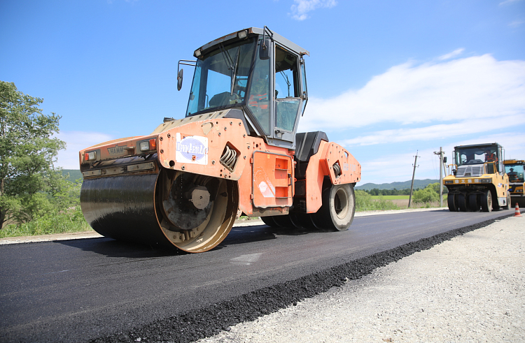 Более 12 километров дорог приведут в порядок в Шкотовском округе Приморья.