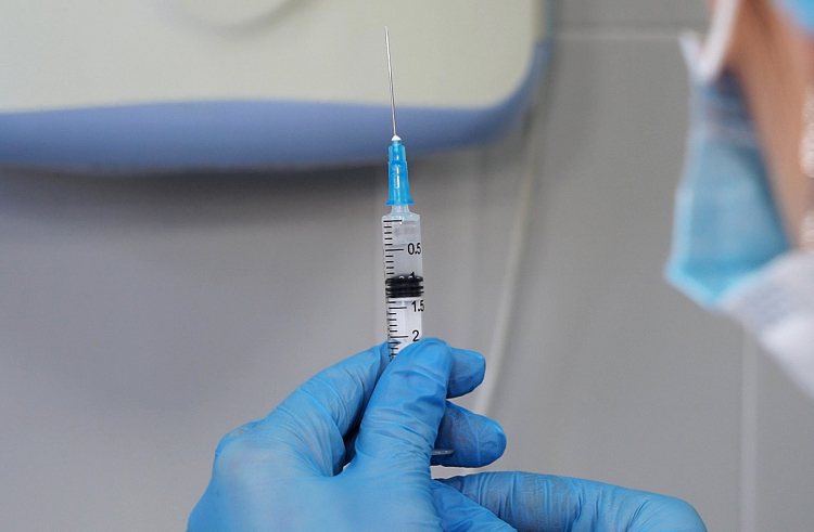 Вакцинация против клещевого энцефалита началась в Приморье.