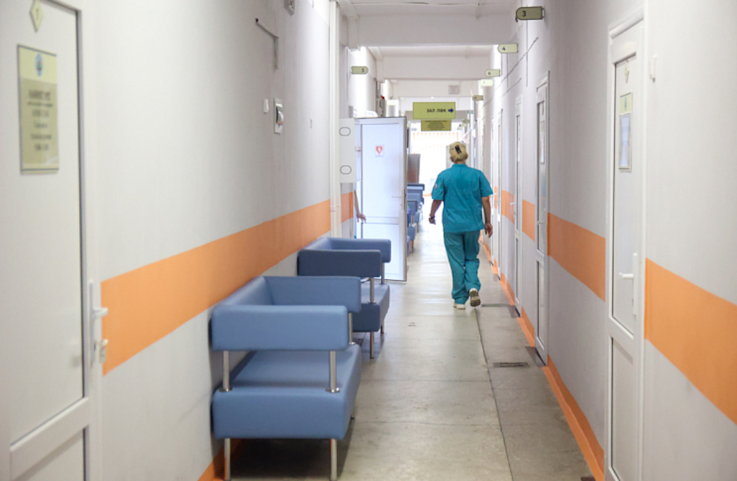 Более 20 медиков из других регионов пришли в больницы Приморья.