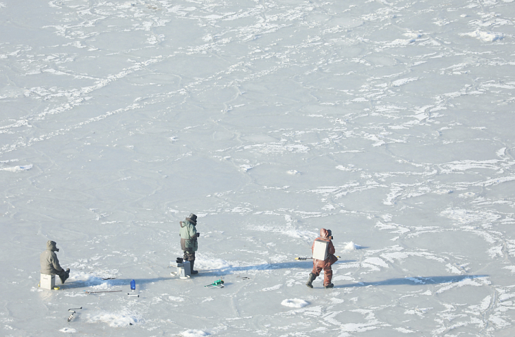 МинГОЧС просит приморцев соблюдать осторожность при выходе на лед.