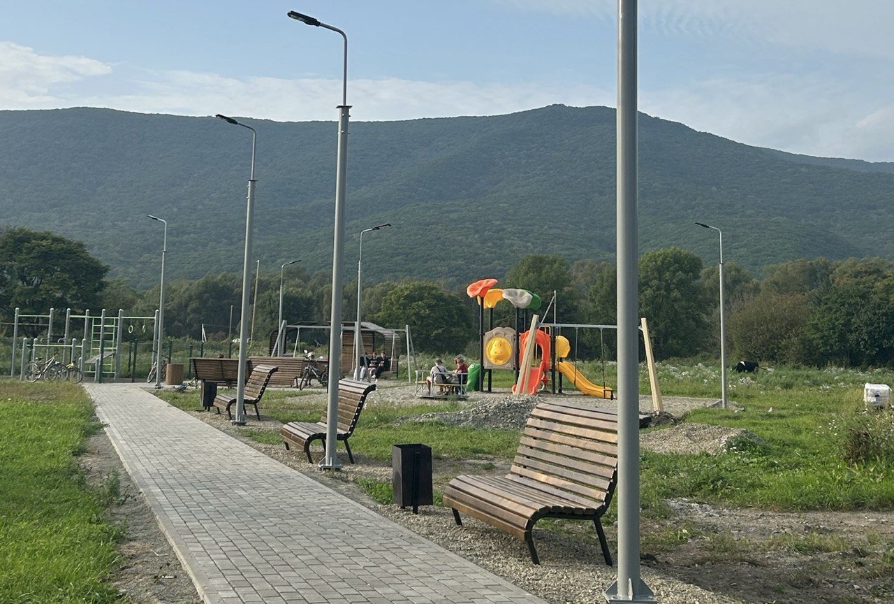 Новый парк разбили благодаря конкурсу «Твой проект» в Шкотовском округе в селе Центральное.