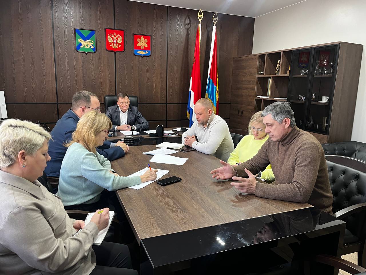 В администрации Шкотовского округа прошел штаб по прохождению отопительного периода.