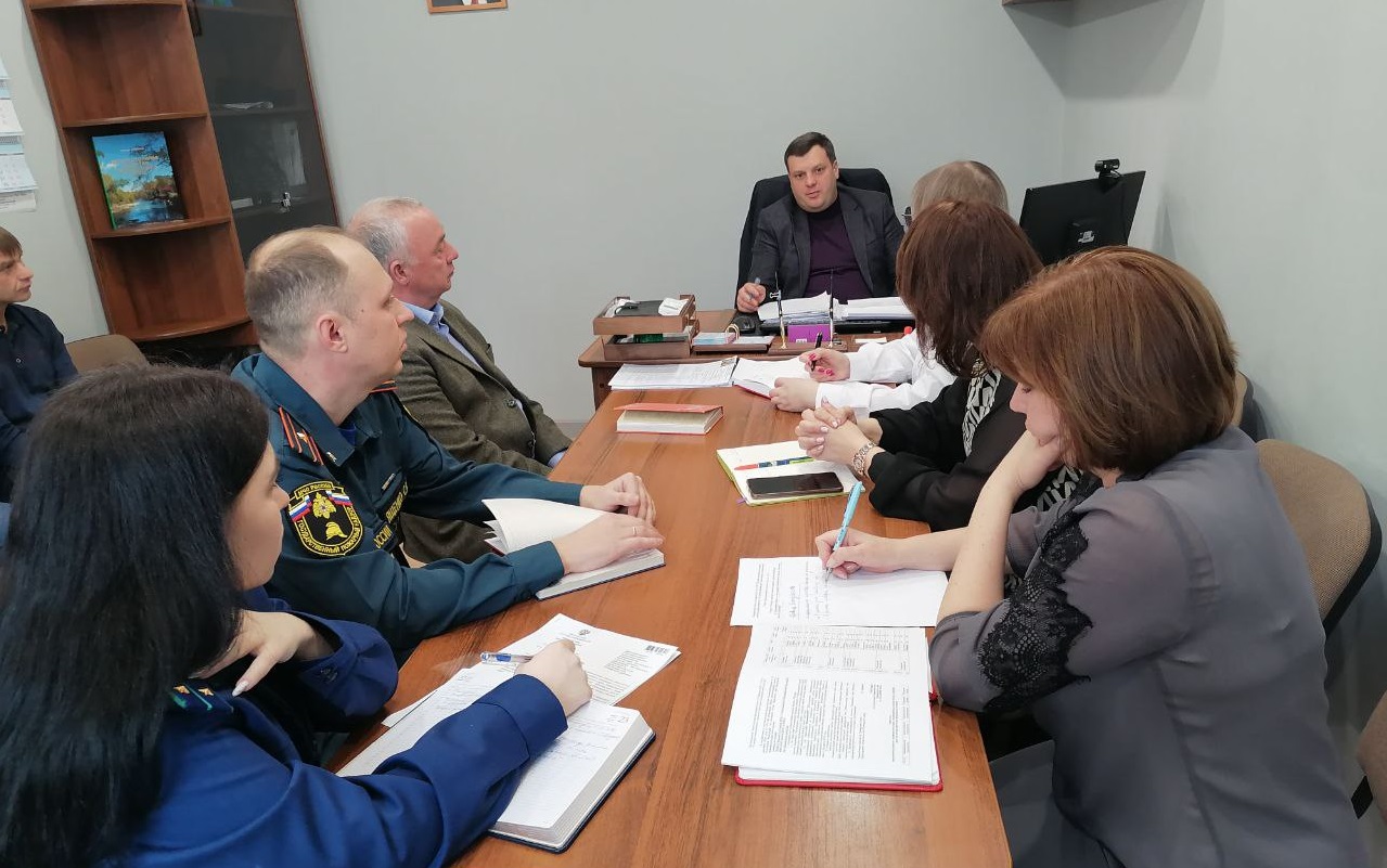 Оперативный штаб по обеспечению пожарной безопасности провели в Шкотовском районе.