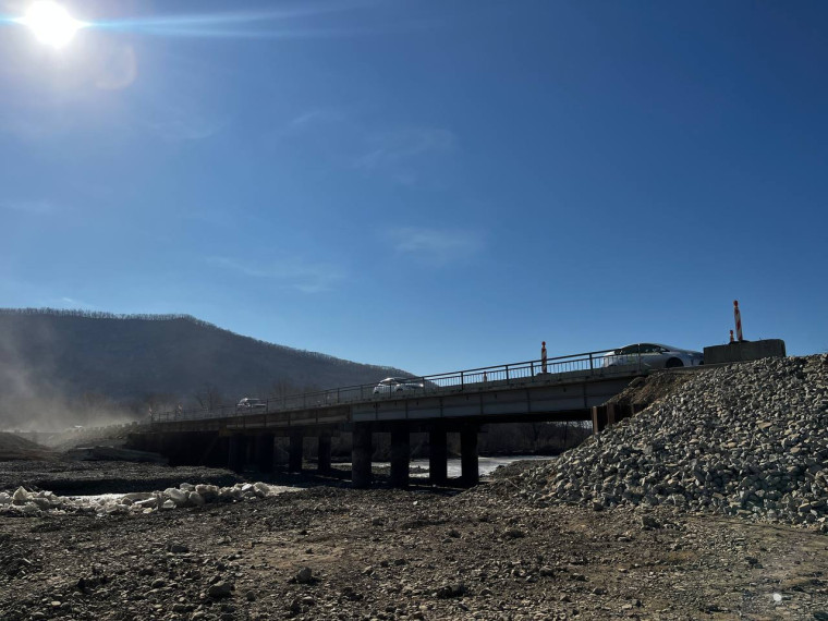 Реконструкция моста через реку Суходол в селе Романовка Шкотовского округа идет по графику.