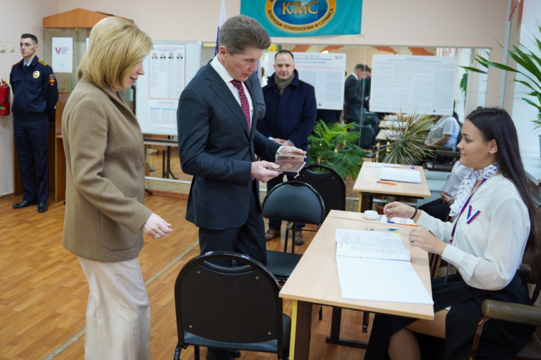 Олег Кожемяко одним из первых в Приморье проголосовал на выборах Президента России.